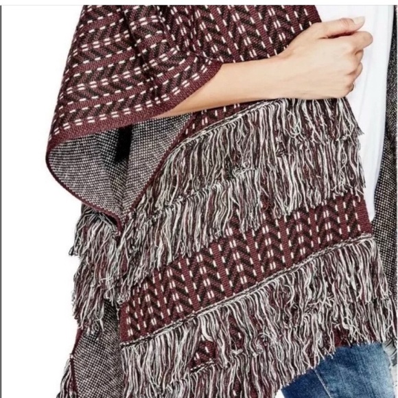 GUESS Charlotte Jacquard Poncho Jacket Cape One Size Sweater Knit Poncho - Picture 4 of 13